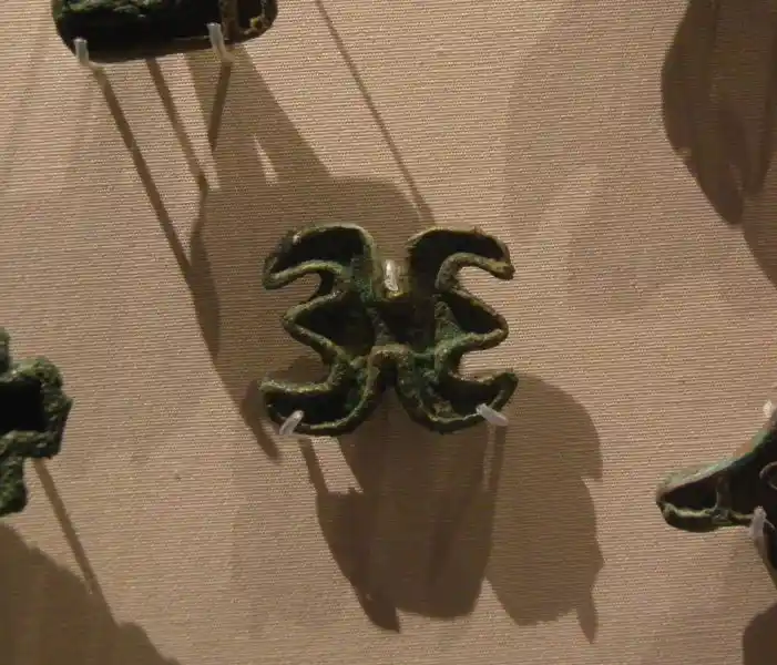 Six-pointed, horn-like copper seal